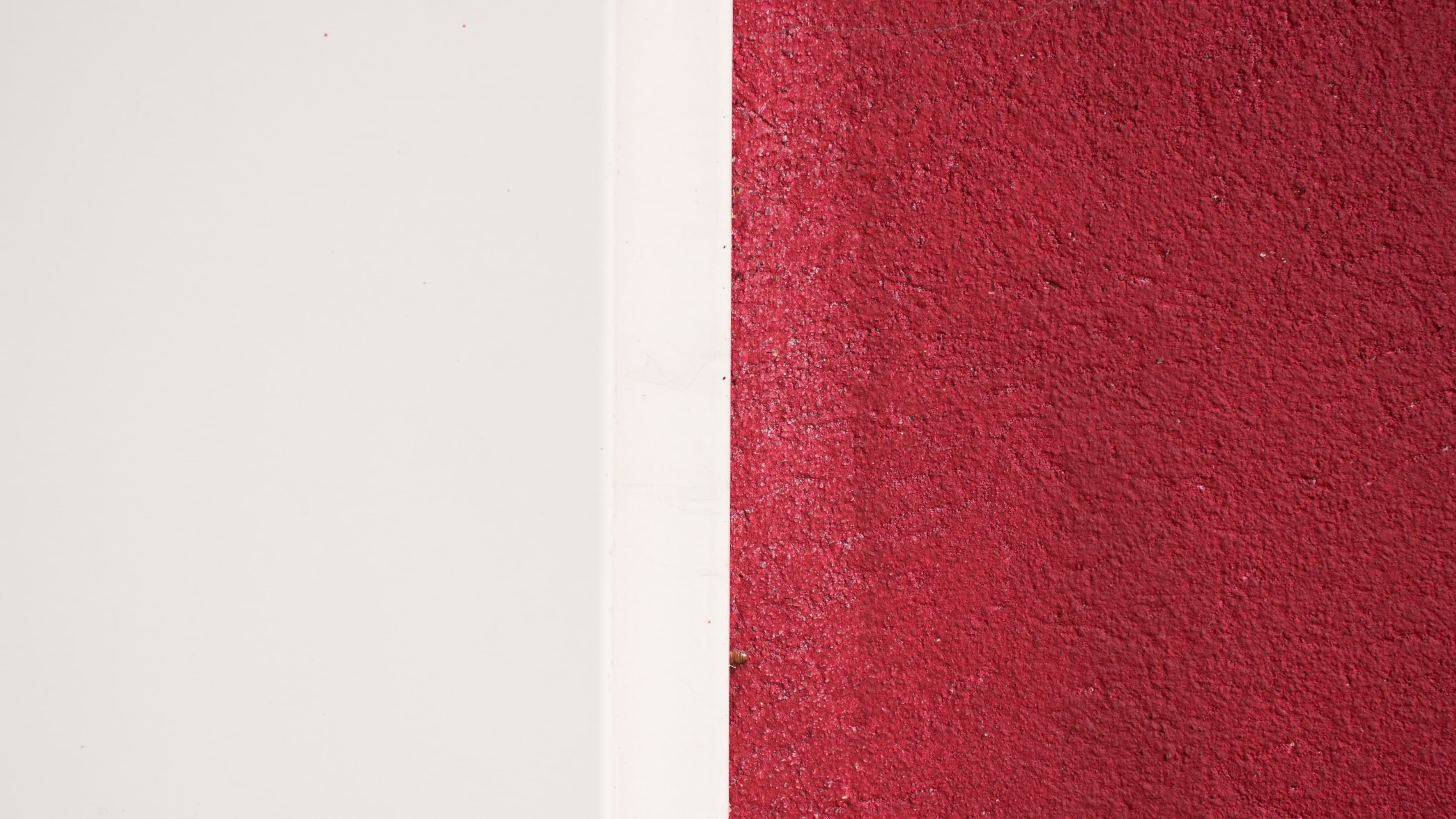 a wall which is white on the left and red on the right
