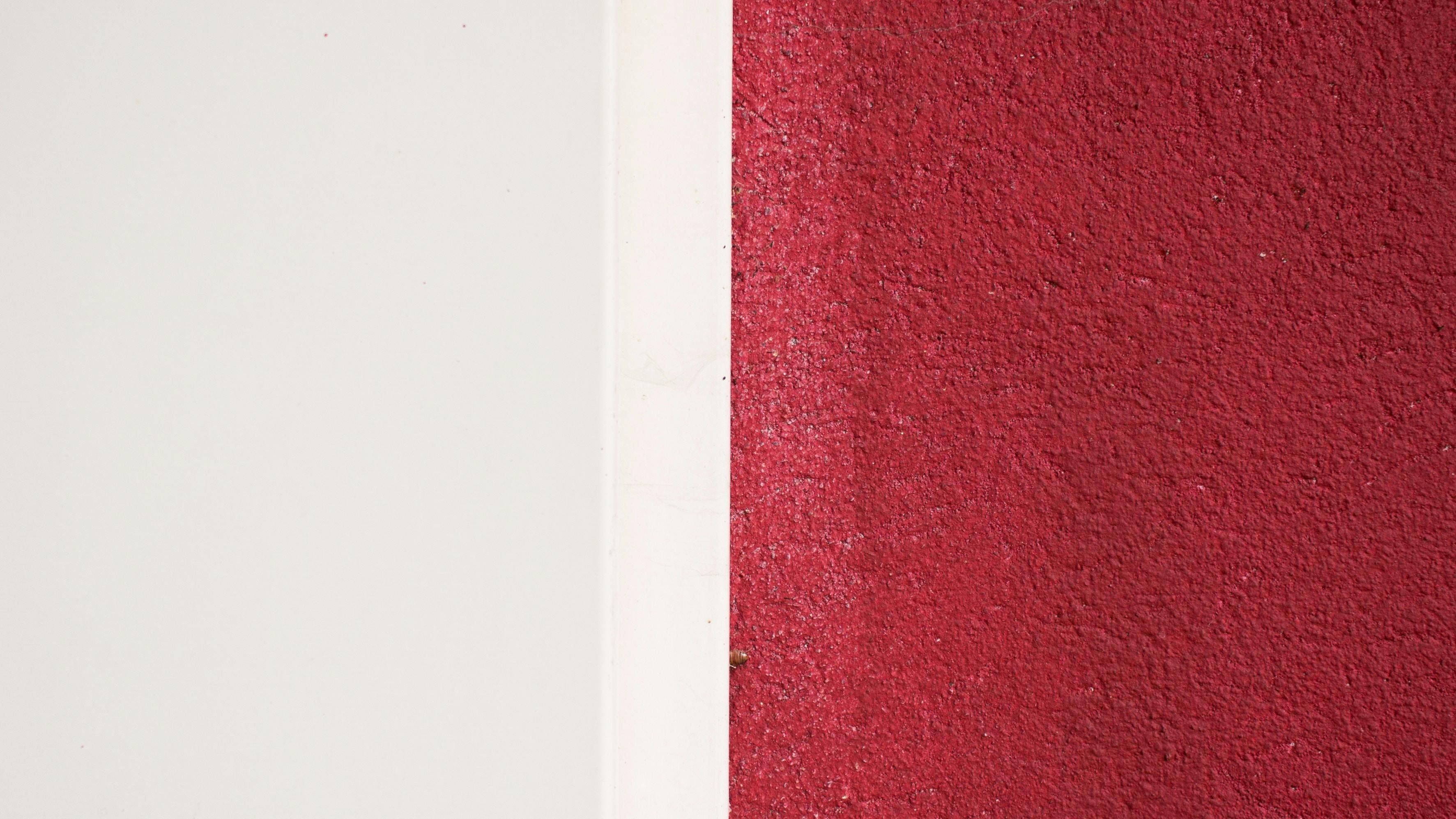 a wall which is white on the left and red on the right